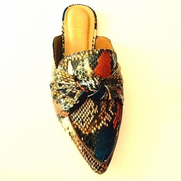 Shoes - 😍Sizes 6-7 left 😍